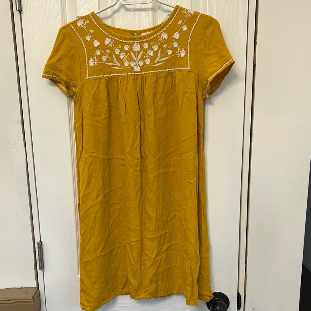 Pretty yellow short sleeve dress